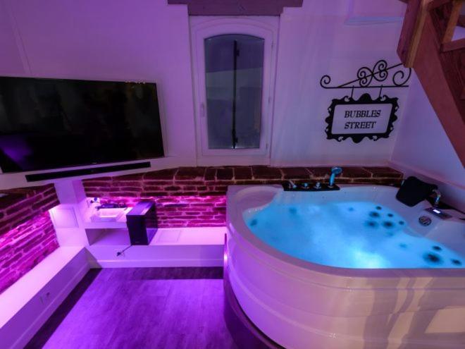 L'Antre Vue - Jacuzzi Au Chateau Belberaud Luaran gambar