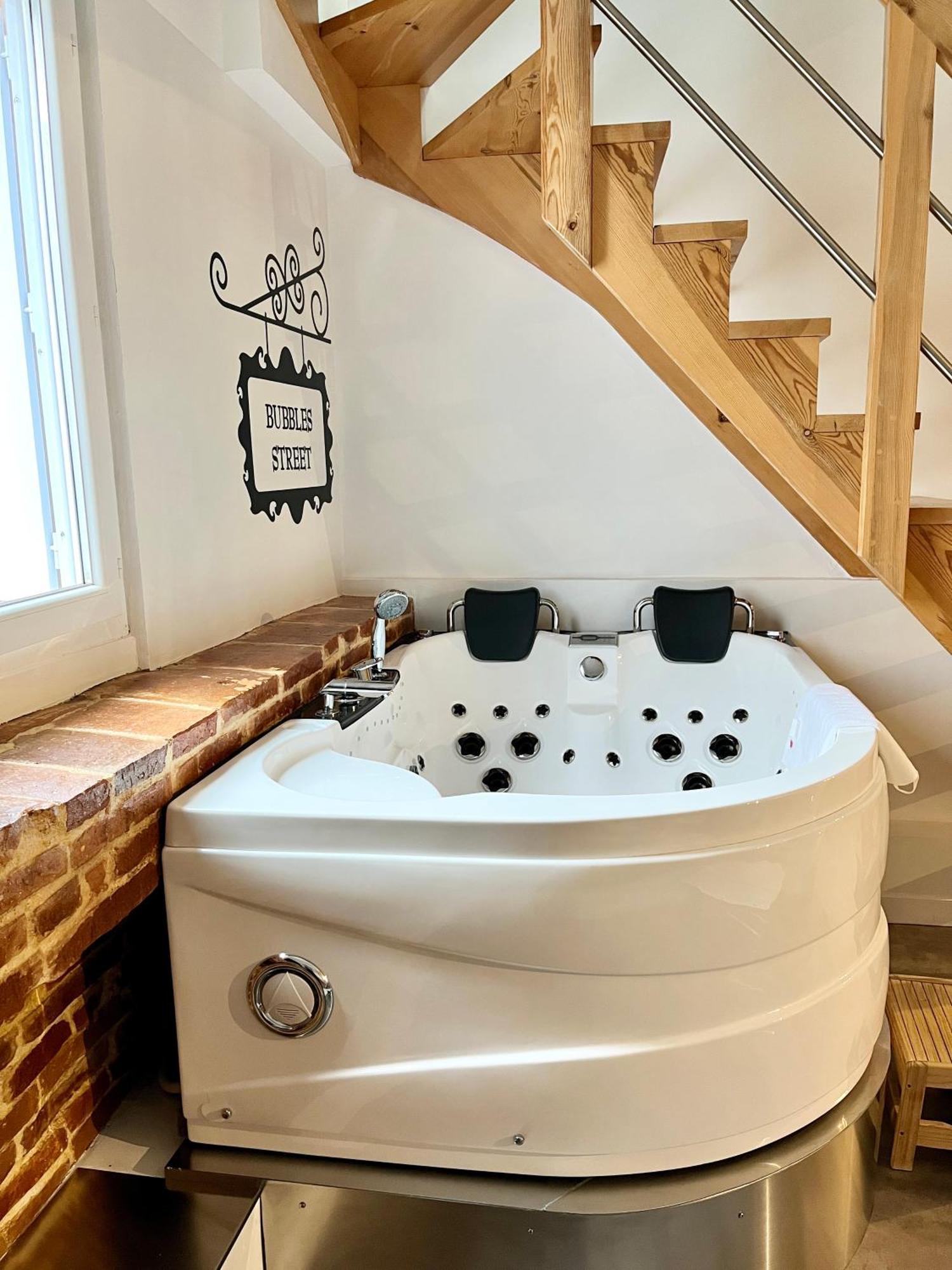 L'Antre Vue - Jacuzzi Au Chateau Belberaud Luaran gambar